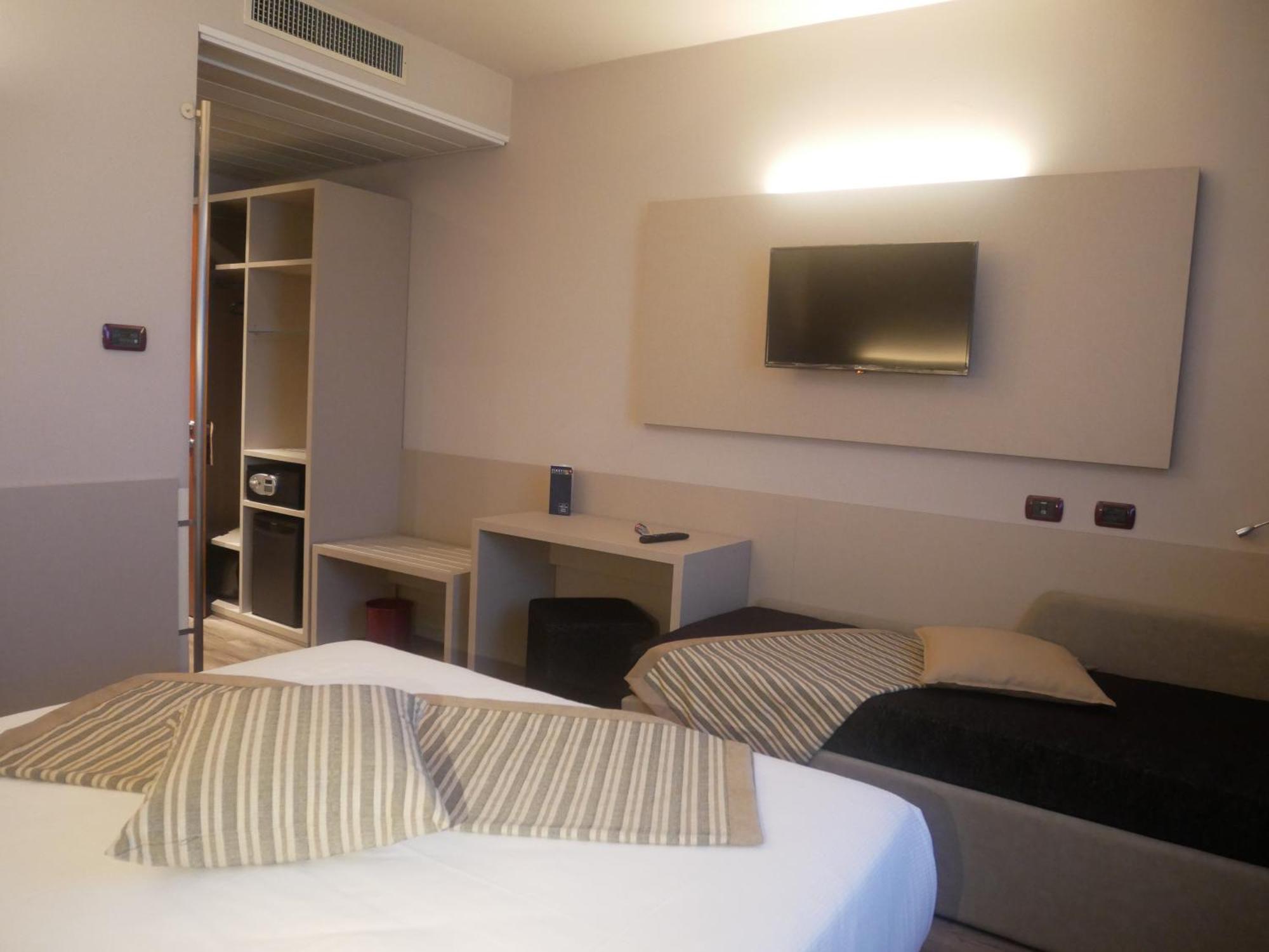 First Hotel Malpensa Case Nuove  Room photo